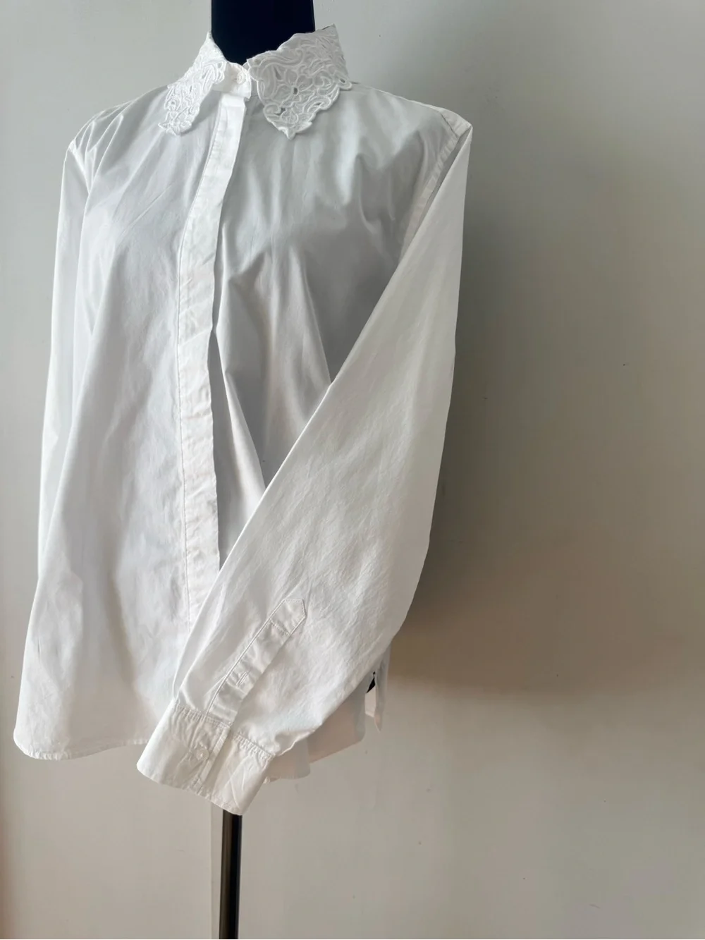 J. Crew White Button-Up Shirt with feminine Lace Collar  100%cotton